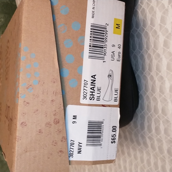 NWT & Box Eürosoft by Sofft Blue Shaina Slip On Flats Size 9 M Shoes Criss Cross - Picture 3 of 10